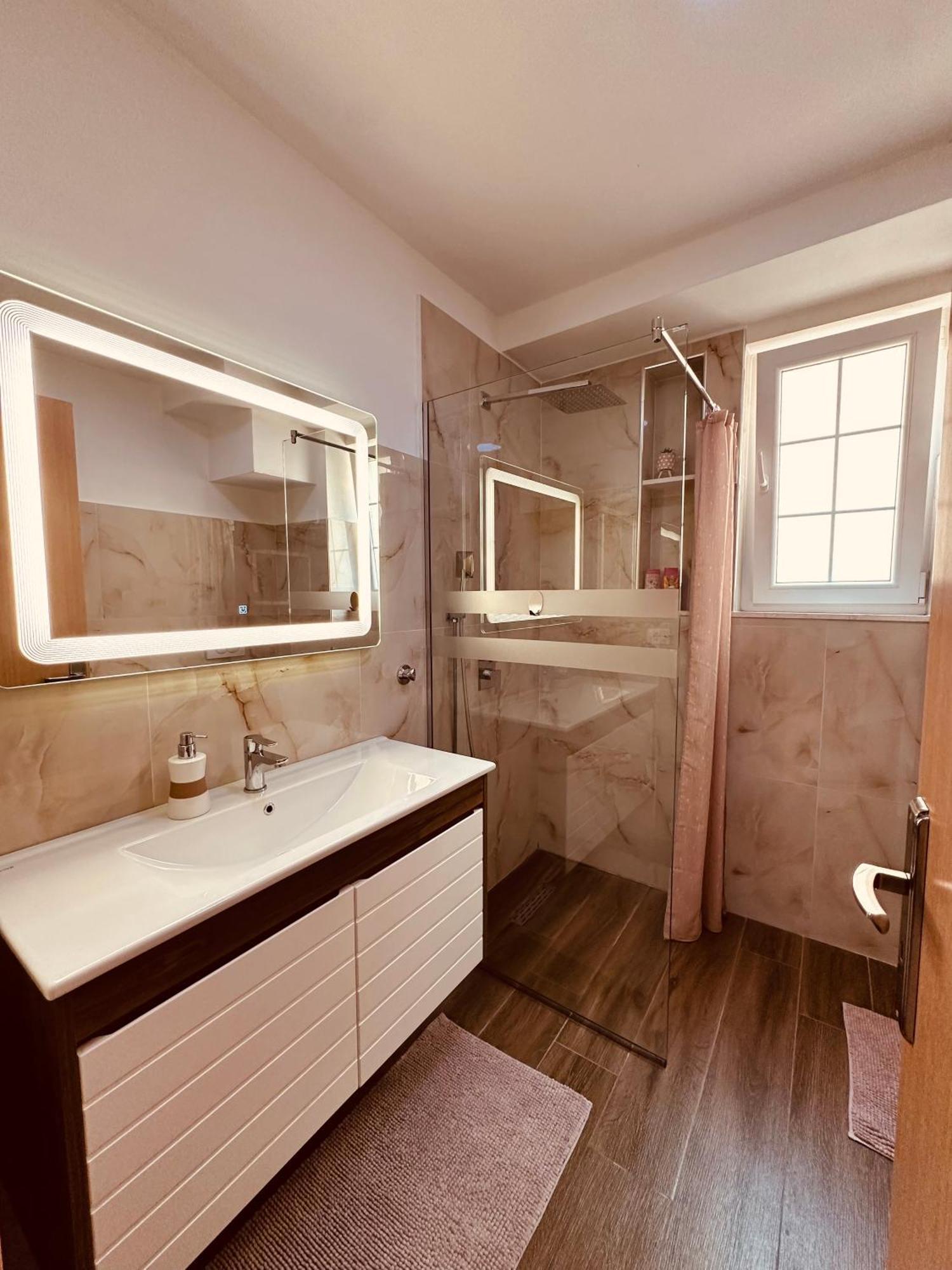 Grace'S Centre Apartment شكودر المظهر الخارجي الصورة